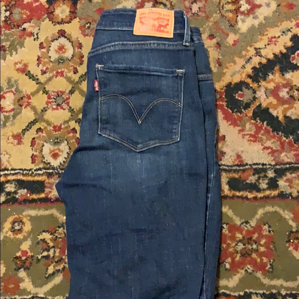 Mid Rise Skinny Levis